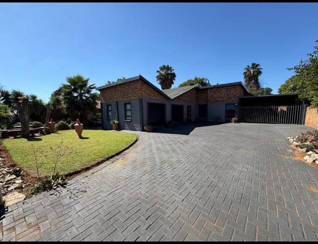4 BEDROOM HOUSE FOR SALE IN THERESAPARK
